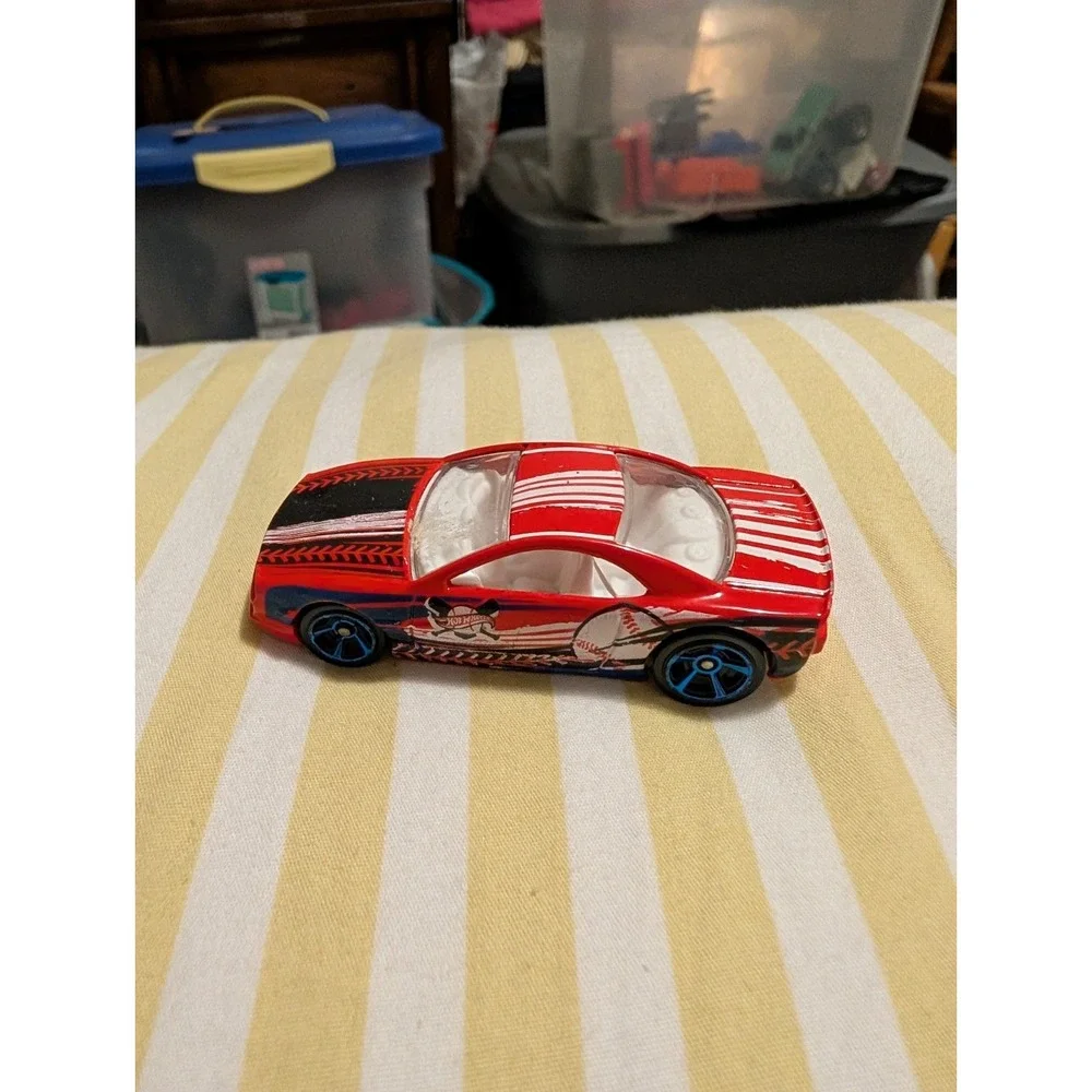 2013 Hot Wheels City #70/250 Muscle Tone New On Card B105